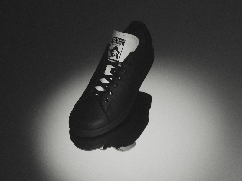 Stan smith sales black white tongue